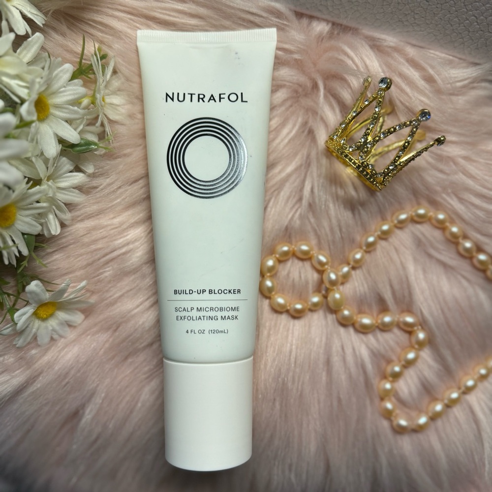 NEW NUTRAFOL
BUILD-UP BLOCKER
SCALP MICROBIOME
EXFOLIATING MASK
4 FL OZ (120mL)